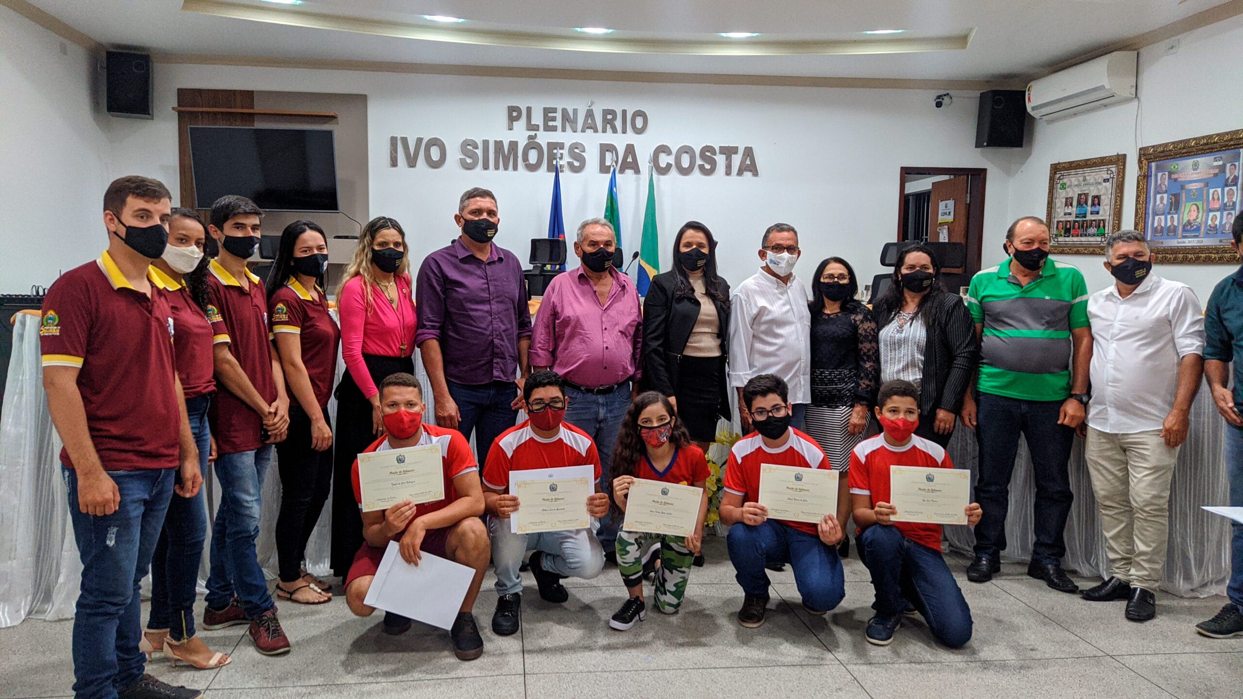 Câmara Municipal de Solidão realiza sessão solene de aplausos para entrega de títulos