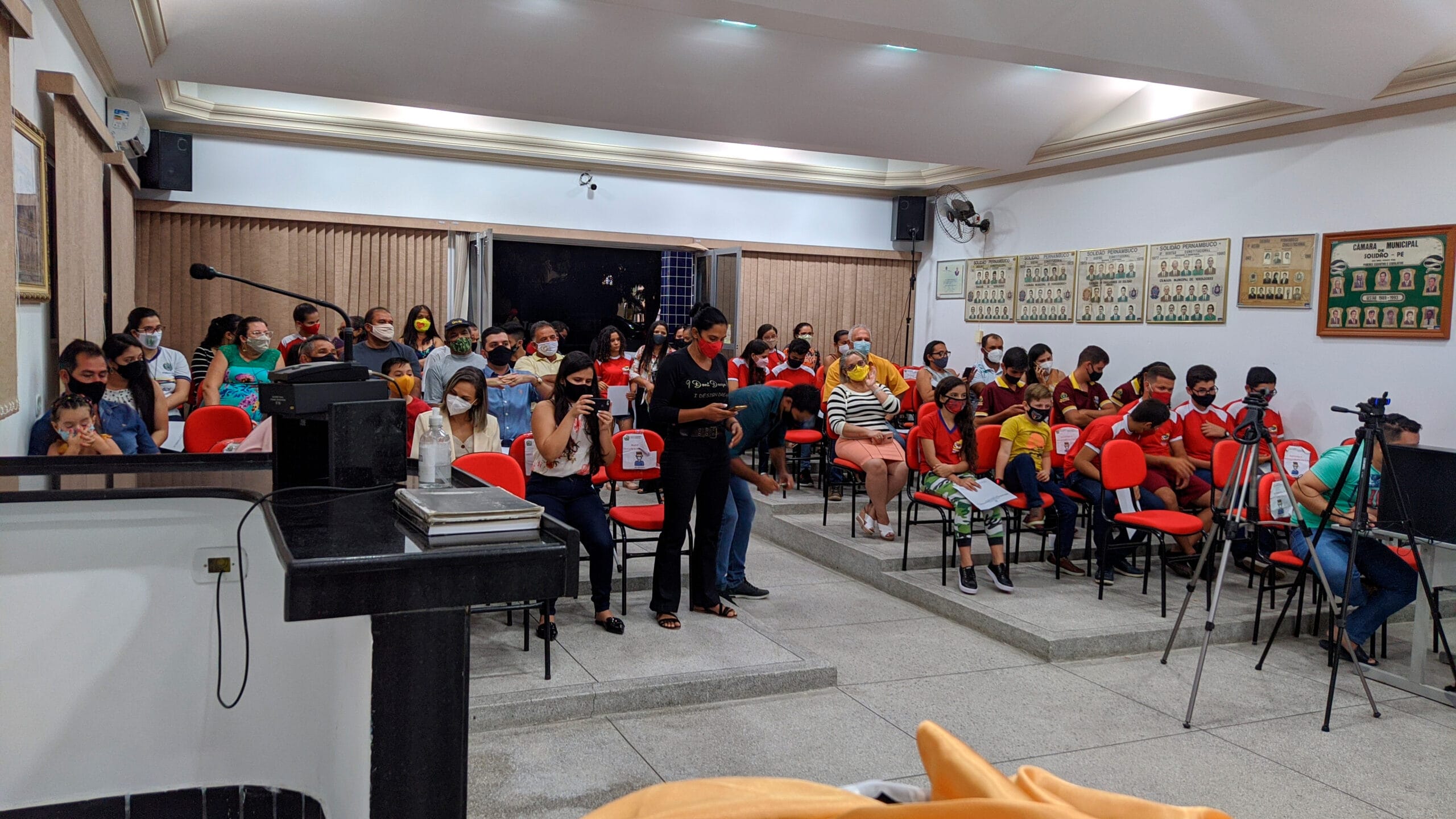 Câmara Municipal de Solidão realiza sessão solene de aplausos para entrega de títulos