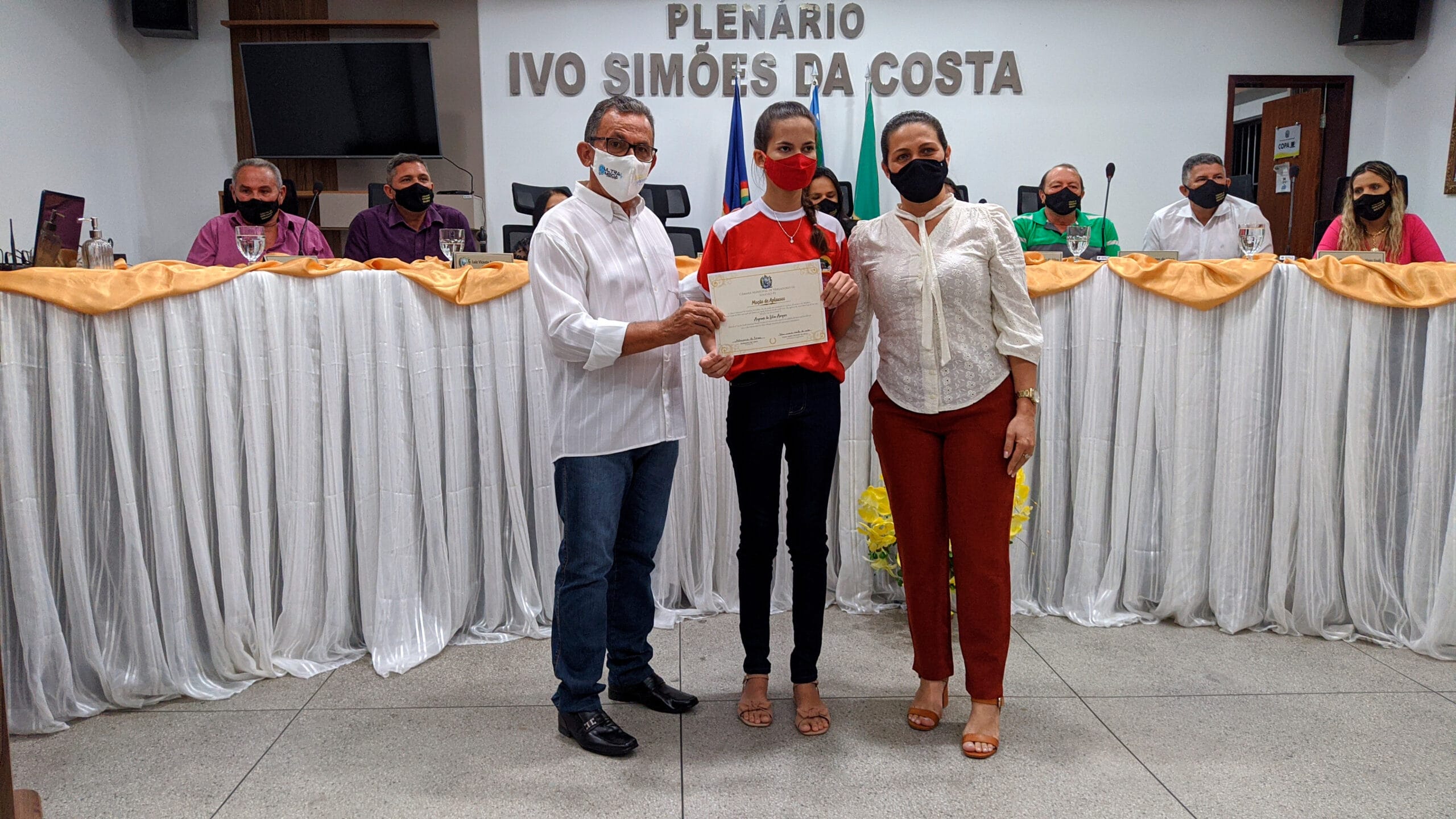 Câmara Municipal de Solidão realiza sessão solene de aplausos para entrega de títulos