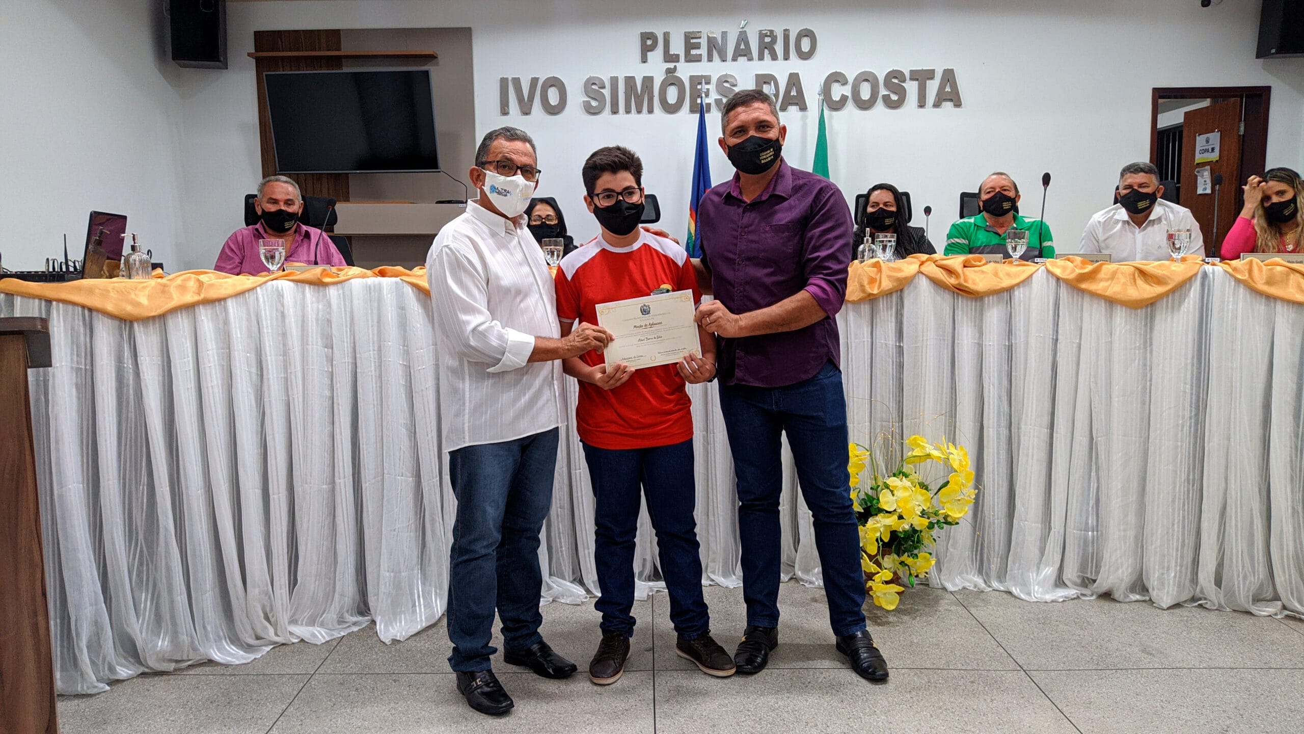 Câmara Municipal de Solidão realiza sessão solene de aplausos para entrega de títulos