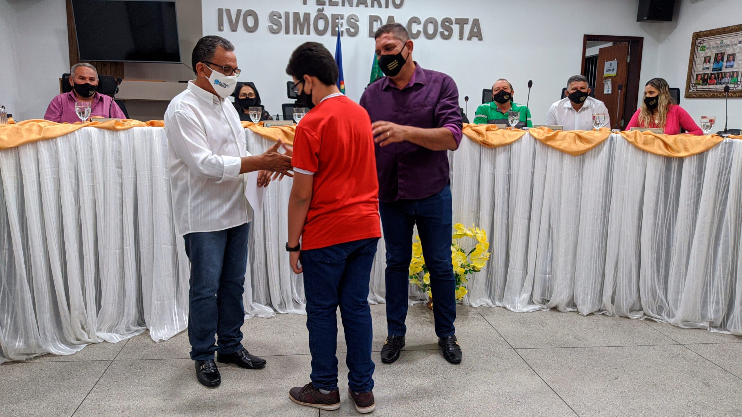 Câmara Municipal de Solidão realiza sessão solene de aplausos para entrega de títulos
