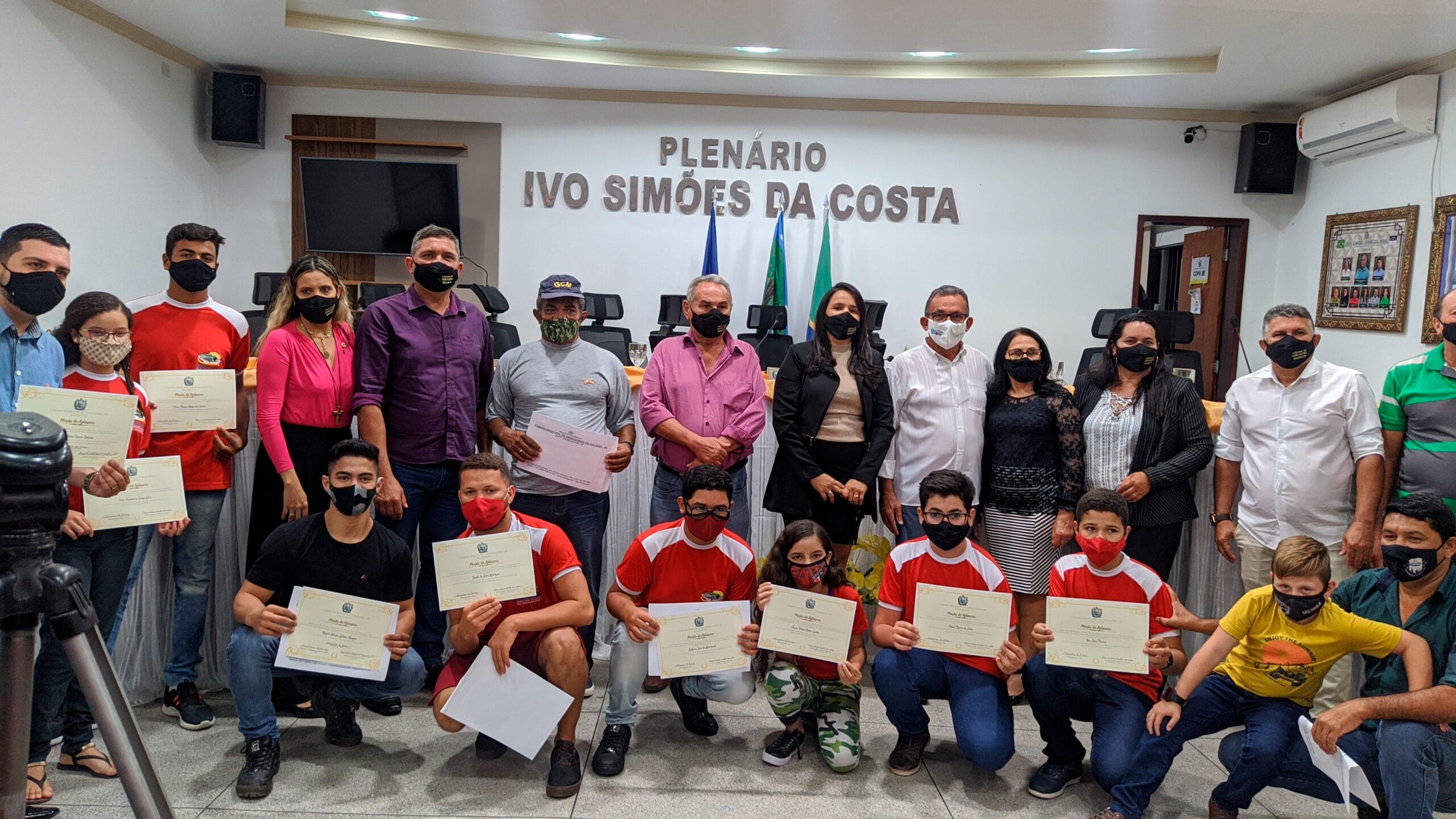 Câmara Municipal de Solidão realiza sessão solene de aplausos para entrega de títulos