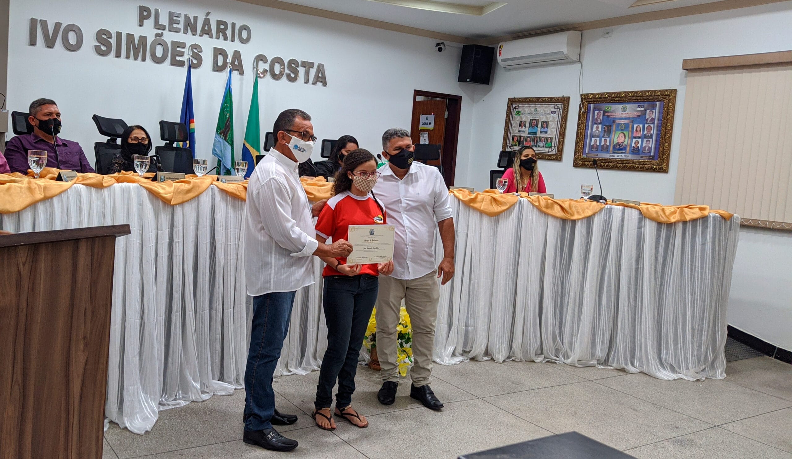 Câmara Municipal de Solidão realiza sessão solene de aplausos para entrega de títulos