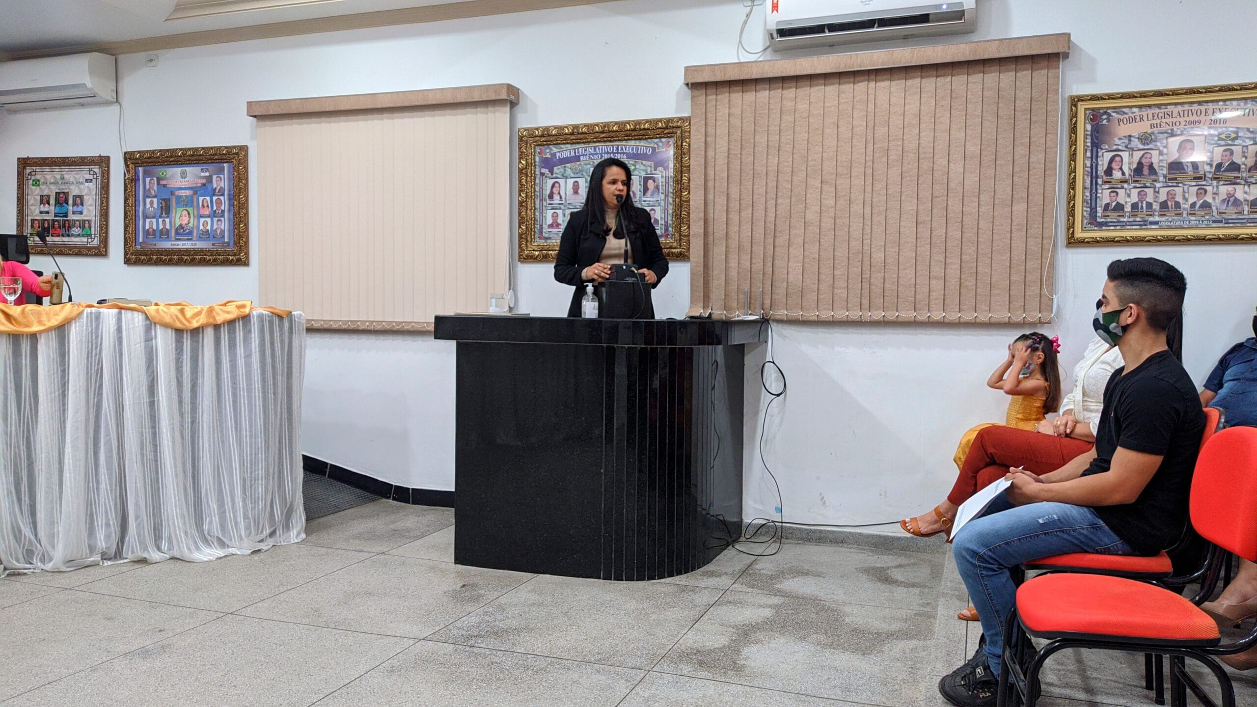 Câmara Municipal de Solidão realiza sessão solene de aplausos para entrega de títulos