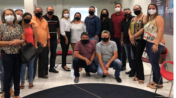 Vereadores e comerciantes de Solidão se reúnem com gerente do Bradesco