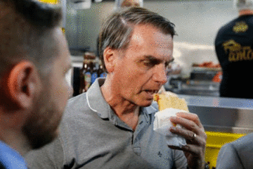 Bolsonaro culpa quem está comendo mais pela inflação: 'Todo mundo engordou'