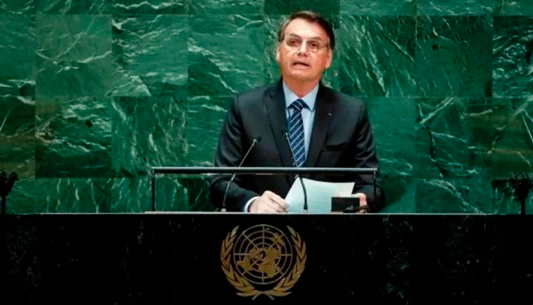 Bolsonaro mente na ONU sobre auxílio emergencial de US$ 800