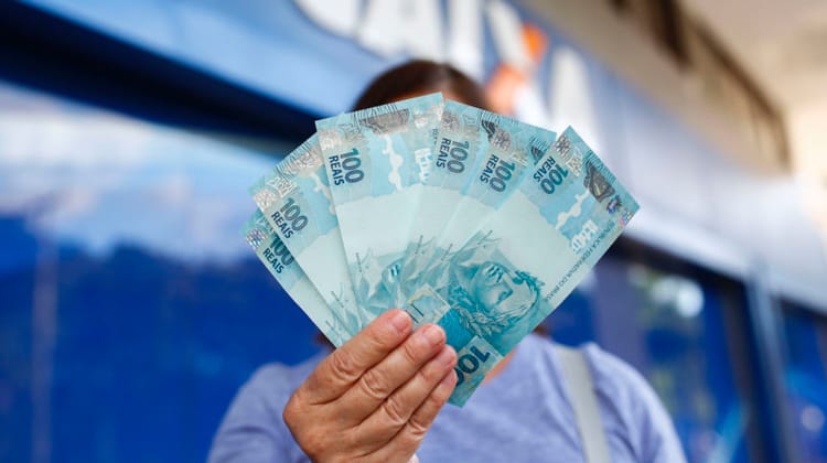 Caixa paga hoje auxílio emergencial a nascidos em julho