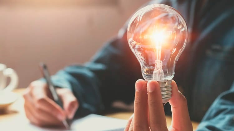 Aneel reduz bandeira tarifária para beneficiários de programas sociais