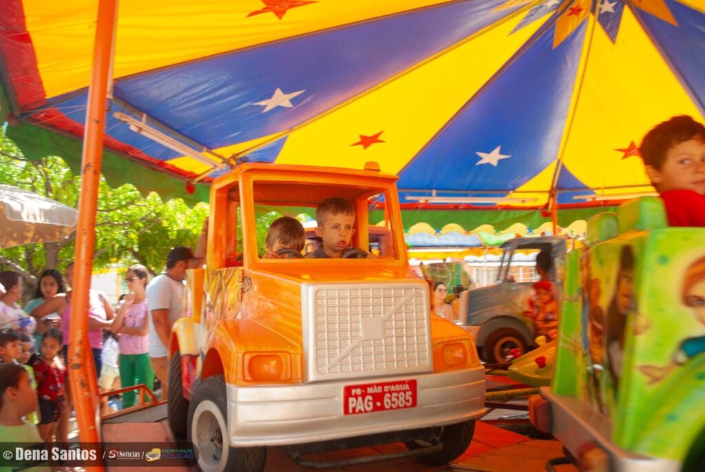 Djalma Alves promoveu manhã de lazer para as crianças em parque