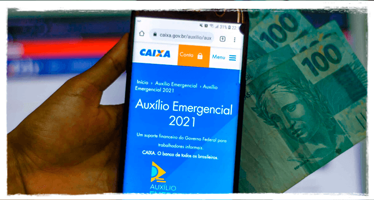 O último depósito do auxílio emergencial foi feito pela Caixa Econômica Federal (CEF) no dia 31 de outubro. Durante esses sete meses nos quais o programa vigorou em 2021, cerca de 39 milhões de brasileiros foram amparados financeiramente. Neste período, o auxílio emergencial atendeu os beneficiários do Bolsa Família, cidadãos de baixa renda inscritos no Cadastro Único (CadÚnico) do Governo Federal, desempregados, trabalhadores informais e Microempreendedores Individuais (MEI). Contudo, tendo em vista que somente os beneficiários do Bolsa Família terão suas vagas garantidas no substituto, o Auxílio Brasil, mais de 22 milhões de brasileiros ficarão desamparados. As consequências do fim do auxílio emergencial vão muito além dos próprios ex-beneficiários. Pois, com a falta dessa renda, as pequenas empresas e comerciantes também sentirão os impactos. Isso porque, durante todo este tempo em que o programa se manteve ativo, os cidadãos de baixa renda usaram esse dinheiro para auxiliar na movimentação financeira e econômica do comércio local. No entendimento do diretor técnico do Departamento Intersindical de Estatísticas e Estudos Socioeconômicos (Dieese), Fausto Augusto Junior, o auxílio emergencial e seus beneficiários são primordiais para manter a economia nos eixos da maneira possível.