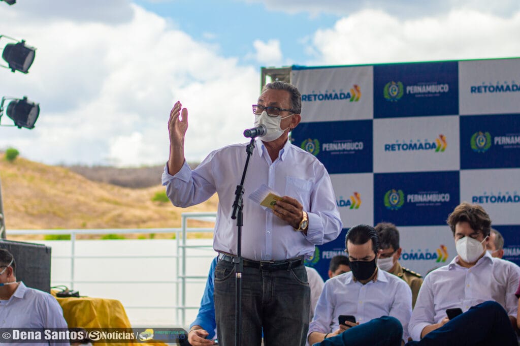 Governador Paulo Câmara é recepcionado em Solidão pelo Prefeito Djalma Alves