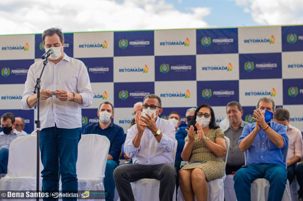 Governador Paulo Câmara é recepcionado em Solidão pelo Prefeito Djalma Alves