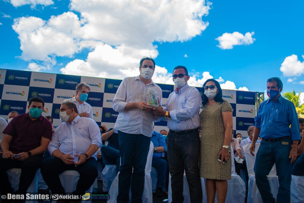 Governador Paulo Câmara é recepcionado em Solidão pelo Prefeito Djalma Alves