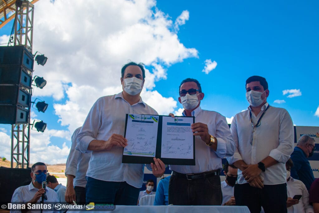 Governador Paulo Câmara é recepcionado em Solidão pelo Prefeito Djalma Alves