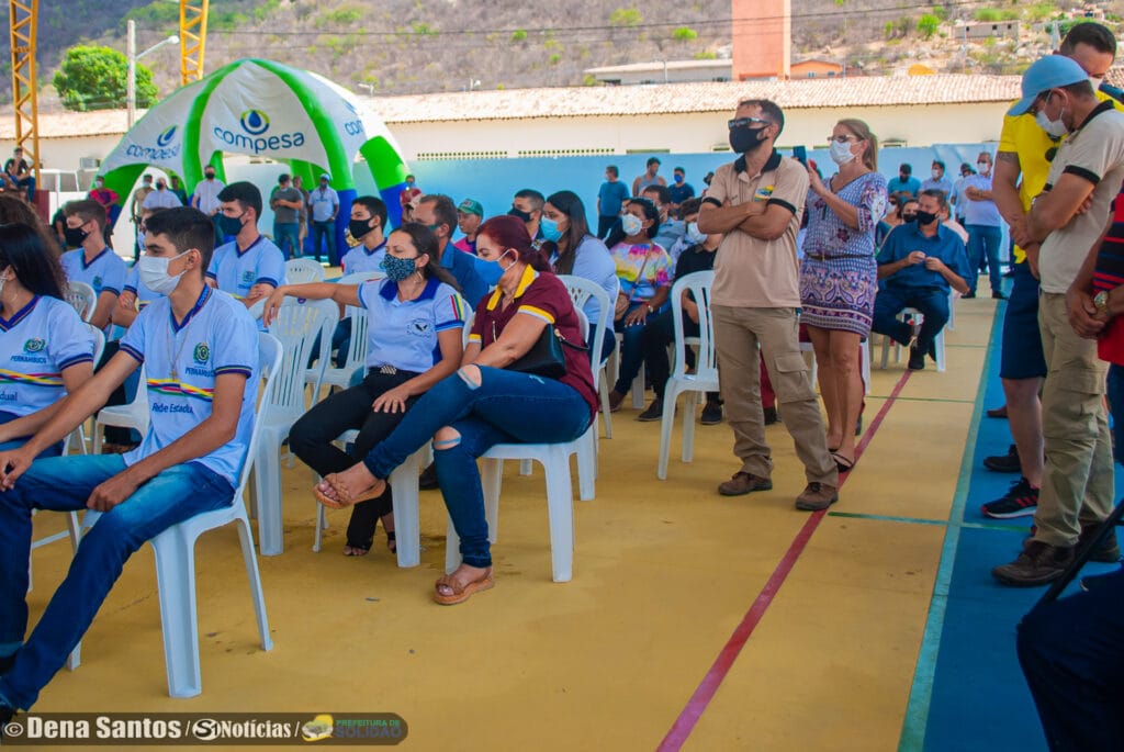 Governador Paulo Câmara é recepcionado em Solidão pelo Prefeito Djalma Alves
