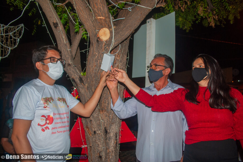 Solidão inaugura decoração de Natal na praça Eduardo Domingos de Lima