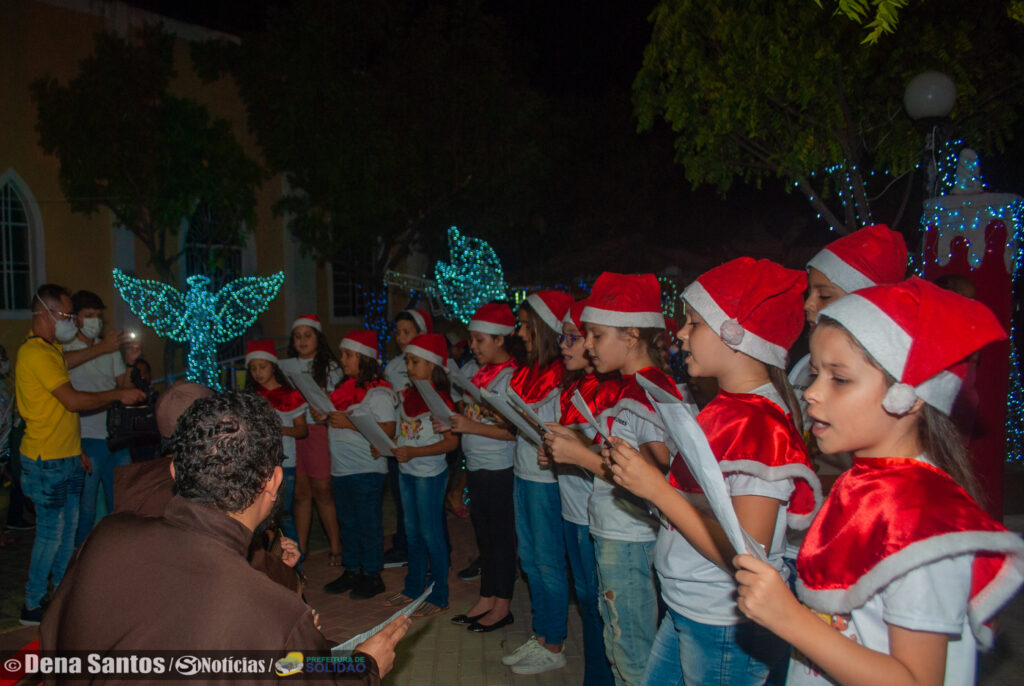 Solidão inaugura decoração de Natal na praça Eduardo Domingos de Lima