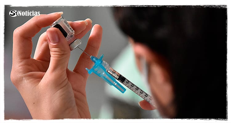 Em um ano de vacinação, quase 70% dos brasileiros já tomaram 2 doses