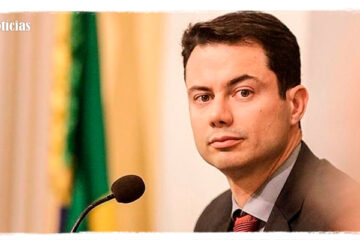 Deputado estadual Clodoaldo Magalhães denuncia Bolsonaro por xenofobia