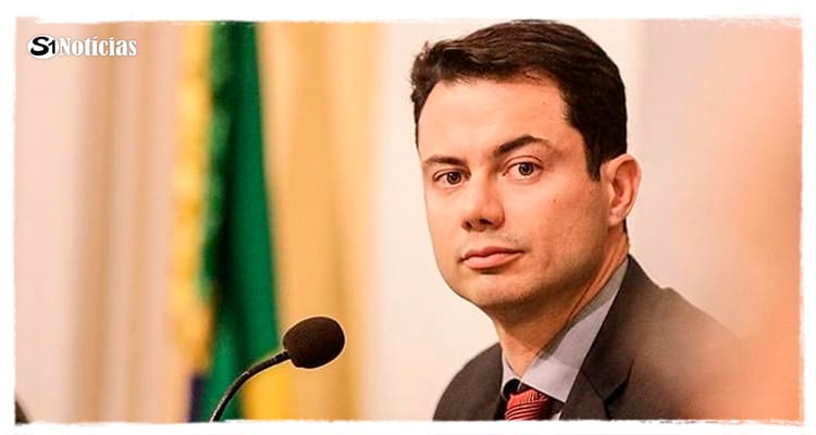 Deputado estadual Clodoaldo Magalhães denuncia Bolsonaro por xenofobia