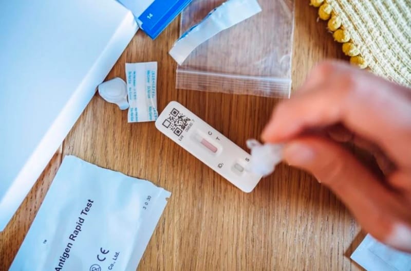 Laboratórios estimam que autotestes devem chegar às farmácias em março