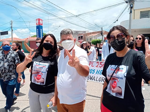 Enfermagem e Vereadores de Solidão participam de protesto em Afogados