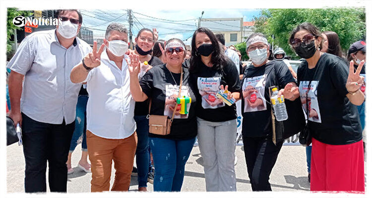 Enfermagem e Vereadores de Solidão participam de protesto em Afogados