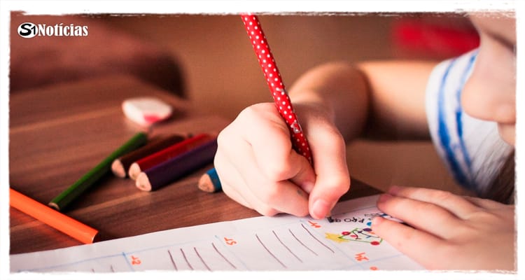 Câmara aprova projeto que permite a educação dos filhos em casa; proposta vai ao Senado