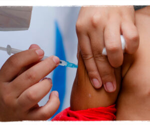 Pfizer anuncia que vacina anticovid para menores de 5 anos é eficaz em três doses