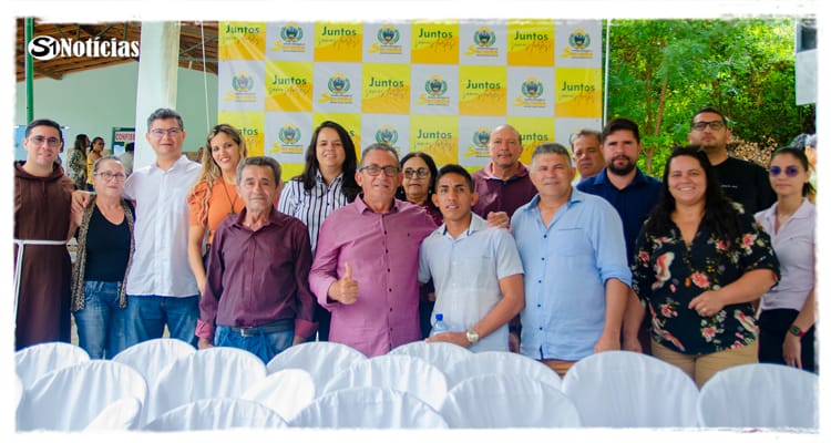 Prefeito Djalma Alves assina ordem de serviço para construção da Cobertura do Pátio da Gruta