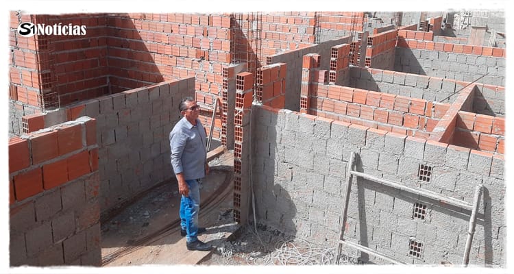 Prefeito Djalma Alves inspeciona obras de construção da Secretaria Municipal de Saúde