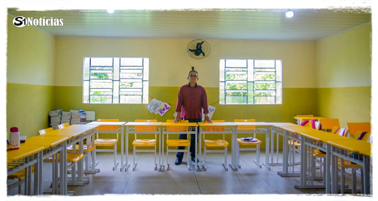 Prefeitura de Solidão entrega novos kits de mesas e cadeiras para as escolas