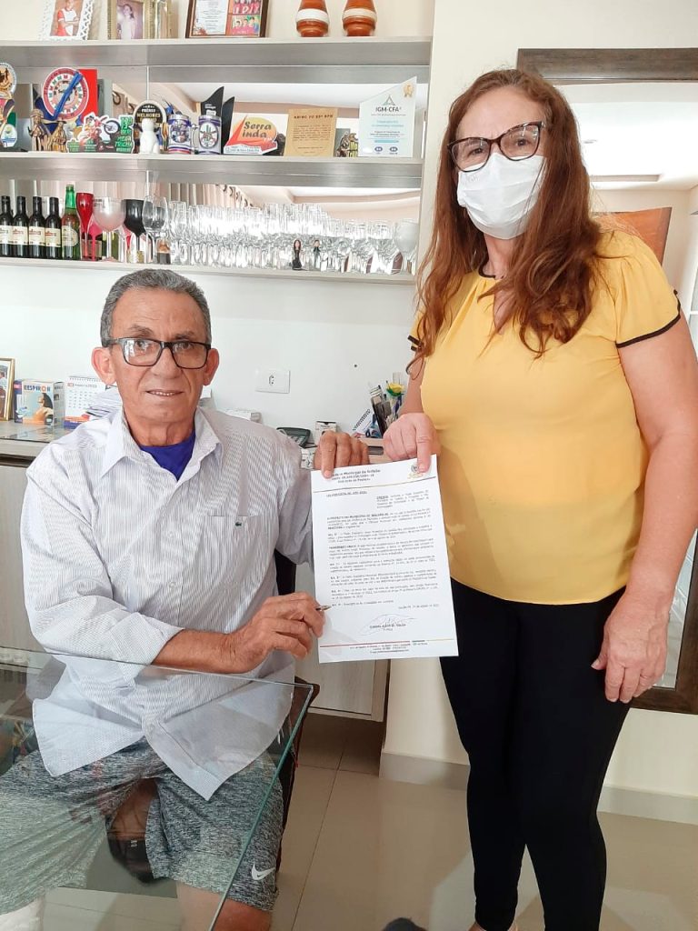 Prefeito de Solidão Djalma Alves sanciona lei que garante piso salarial da enfermagem
