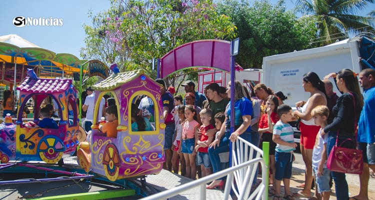 Prefeito Djalma Alves presenteia crianças com parque de diversões gratuito no Dia das Crianças