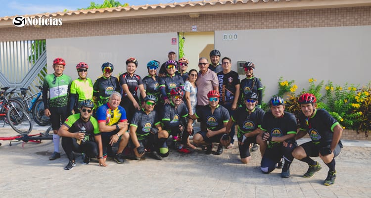 Prefeito de Solidão, Djalma Alves, recebe equipe de Ciclistas em sua residência para Agradecimentos