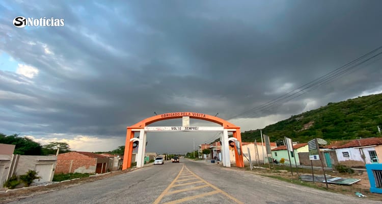 Chuva abençoa Solidão: população celebra o presente de Deus na noite de quarta-feira