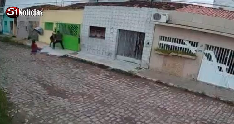 Mulher é atacada com faca no meio da rua em Tabira