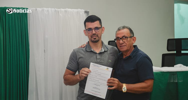 Prefeito Djalma Alves firma Concessão de Bolsas de Estudos para 2024 em Solidão