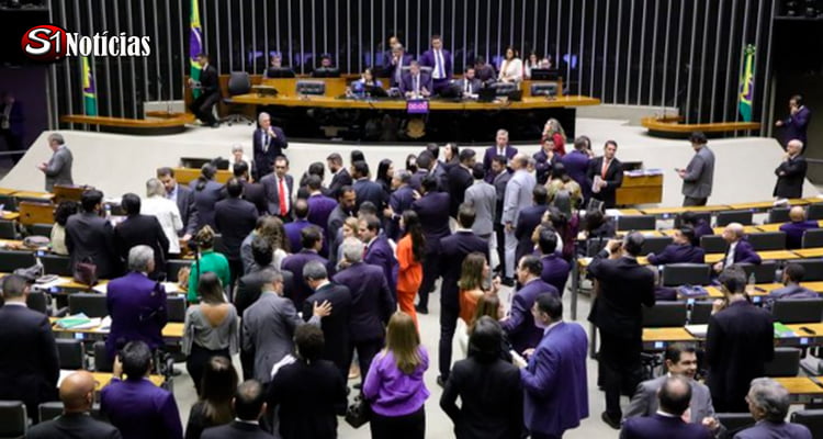 Câmara aprova mudanças na reforma do ensino médio; projeto vai à sanção