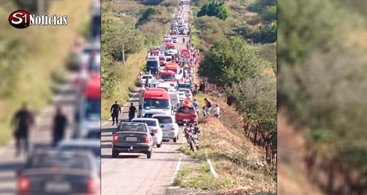Grave acidente na "Ladeira do Arroz" envolve time de futebol e deixa vários feridos
