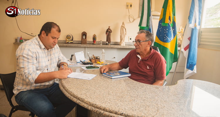 Prefeito Djalma Alves assina ordem de Serviço para construção de Pátio de Eventos em Solidão