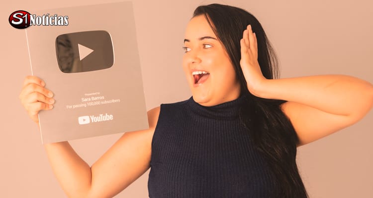 Solidanense Sara Barros alcança 100k no YouTube e recebe placa de reconhecimento