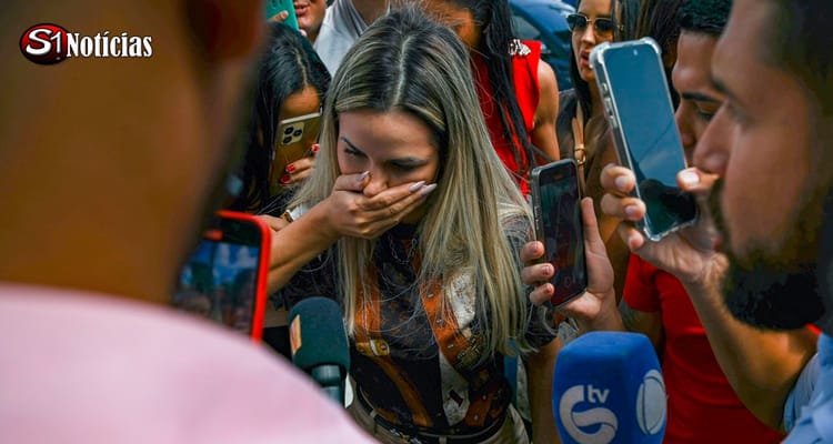Cobrindo a boca com a mão, Deolane chega a fórum no Recife