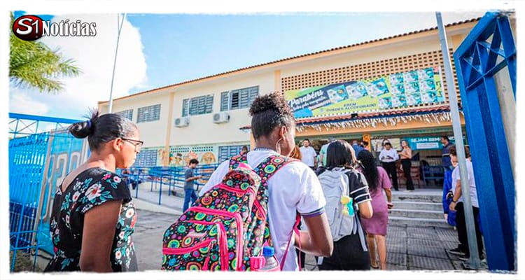 Alepe recebe projeto de lei que distribuirá tênis para alunos da rede