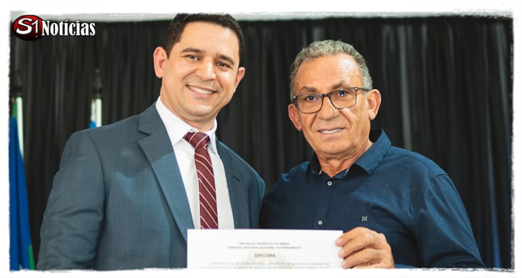 Prefeito, vice e vereadores eleitos de Solidão recebem diplomação da Justiça Eleitoral