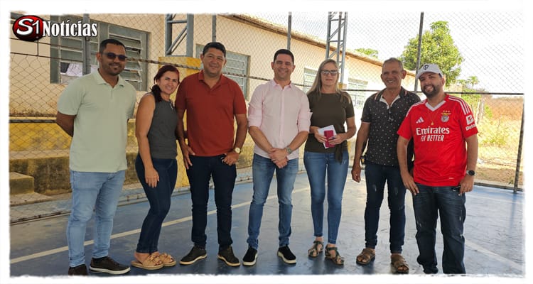 Prefeito Mayco da Farmácia visita escolas e garante início do ano letivo com qualidade