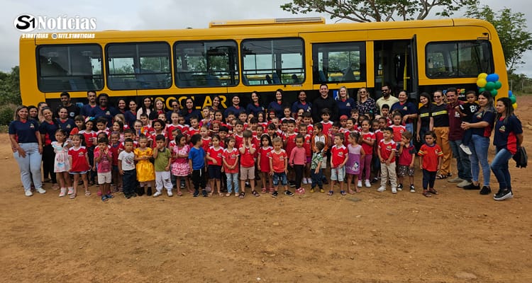 Novo ônibus escolar reforça frota e melhora transporte de estudantes em Solidão 