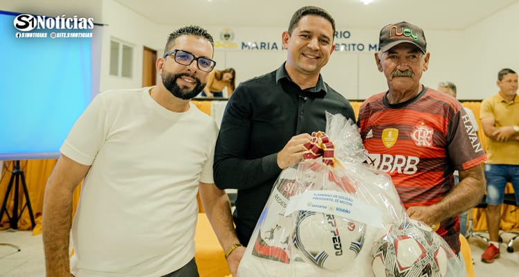 Prefeitura de Solidão realiza entrega de kits esportivos e anuncia retorno do Campeonato Municipal de Futebol