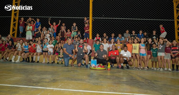 Solidão inicia entrega de kits esportivos para fortalecer práticas nas escolas